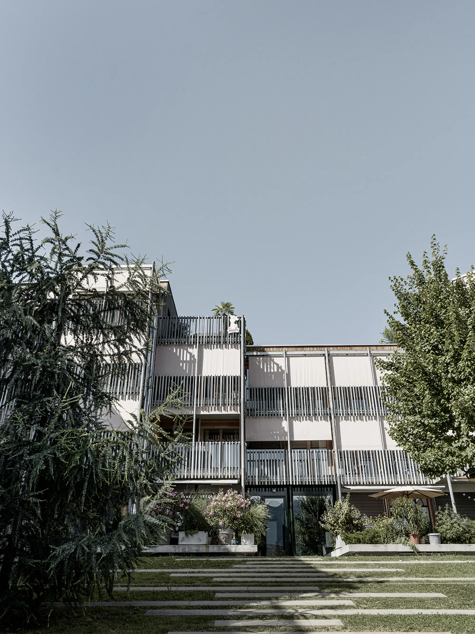 Seraina Invest Waeggis NB 004 LR